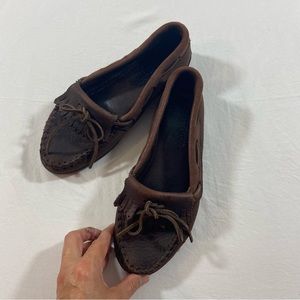 Minnetonka Moccasins Woman’s Shoes 8 Leather Brown fringe flats Moccasins